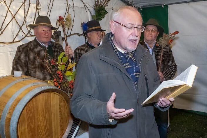 Foto Weintaufe Dross Ehrengäste Weinpräsident Franz Backknecht