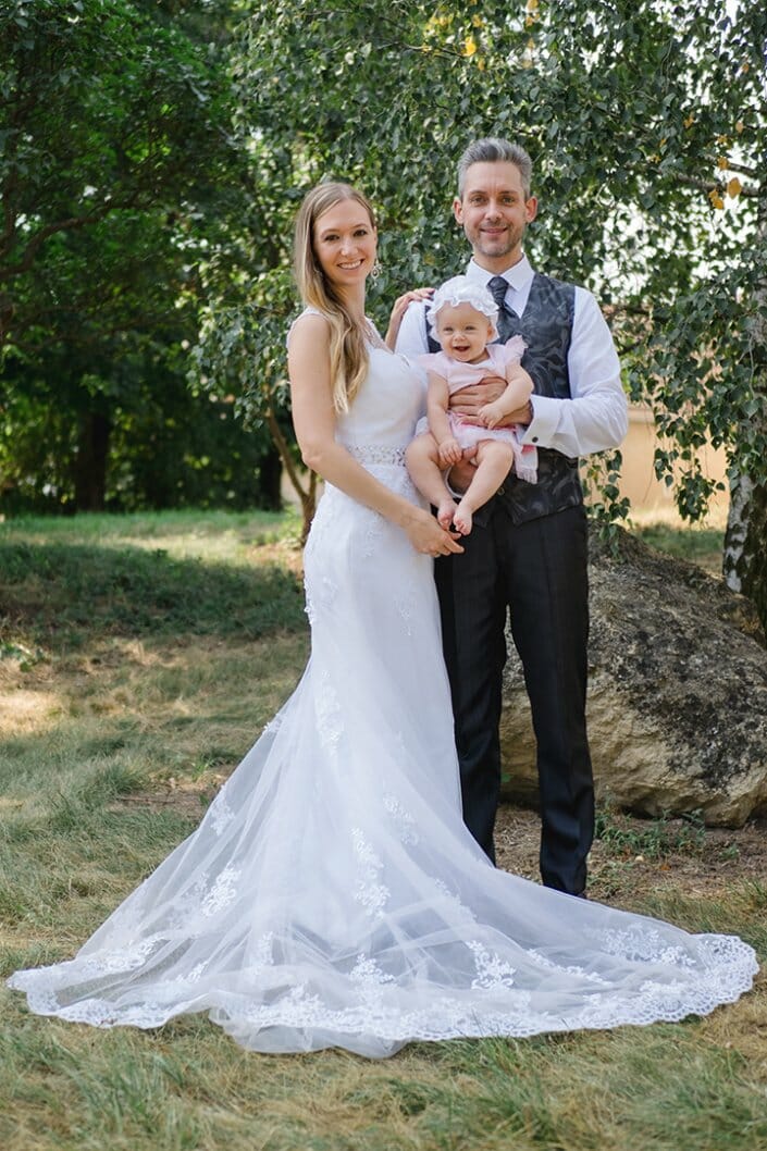 Hochzeit Brautpaar mit Baby Heuriger Loiskandl Guntersdorf