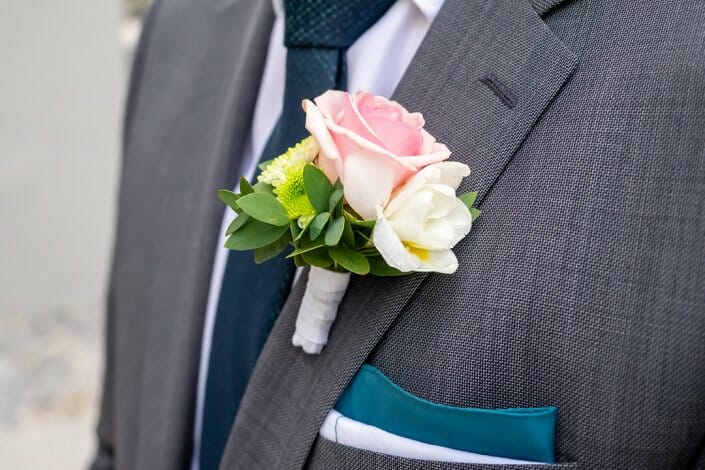 Hochzeit Bräutigam Blumenschmuck