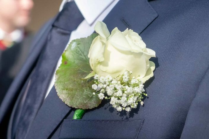 Hochzeit Linz Brätigam Blumenschmuck