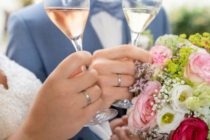 Sekt und Eheringe